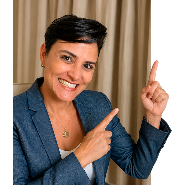 Silvana Maria apontando para suas experiências